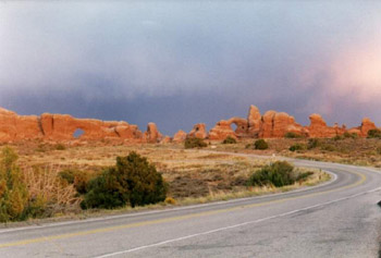 Arches3.jpg (26994 bytes)