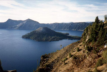 CraterLake1.jpg (31016 bytes)