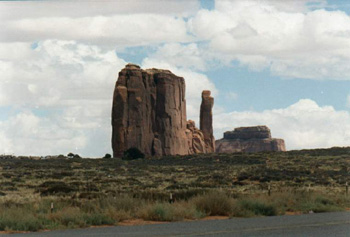 Monument3.jpg (35342 bytes)