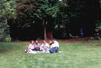 Picnick.jpg (36663 bytes)